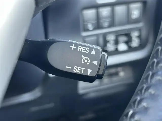 トヨタ ヴォクシー ハイブリッド ZS 煌Ⅱ 大阪府 2020(令2)年 6.3万km ホワイトパールクリスタルシャイン 純正１０インチナビ　/   フルセグＴＶ/CD/DVD/Bluetooth/USB　/バックモニター　/衝突軽減ブレーキ/リアコーナーセンサー/パーキングアシスト　/前席シートヒーター　/両側パワースライドドア/クルーズコントロール/レーンキープアシスト　/アイドリングストップ/オートマチックハイビーム　/前方ドライブレコーダー/純正16インチアルミホイール/プッシュスタート　/純正フロアマット/スマートキー　/ＥＴＣ　/ＬＥＤ