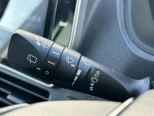 トヨタ ヴォクシー ハイブリッド ZS 煌Ⅱ 大阪府 2020(令2)年 6.3万km ホワイトパールクリスタルシャイン 純正１０インチナビ　/   フルセグＴＶ/CD/DVD/Bluetooth/USB　/バックモニター　/衝突軽減ブレーキ/リアコーナーセンサー/パーキングアシスト　/前席シートヒーター　/両側パワースライドドア/クルーズコントロール/レーンキープアシスト　/アイドリングストップ/オートマチックハイビーム　/前方ドライブレコーダー/純正16インチアルミホイール/プッシュスタート　/純正フロアマット/スマートキー　/ＥＴＣ　/ＬＥＤ