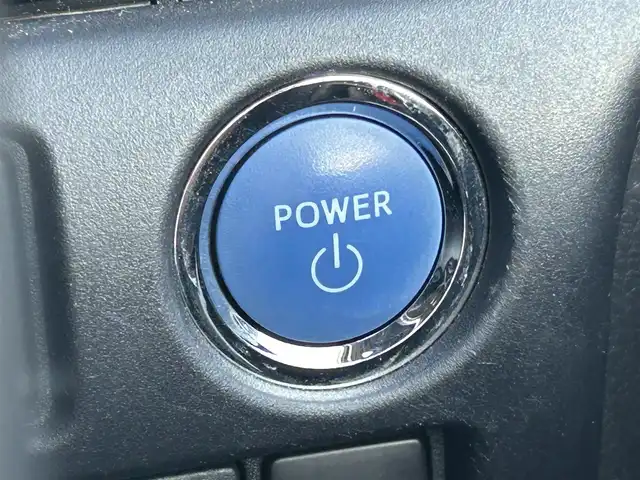 トヨタ ヴォクシー ハイブリッド ZS 煌Ⅱ 大阪府 2020(令2)年 6.3万km ホワイトパールクリスタルシャイン 純正１０インチナビ　/   フルセグＴＶ/CD/DVD/Bluetooth/USB　/バックモニター　/衝突軽減ブレーキ/リアコーナーセンサー/パーキングアシスト　/前席シートヒーター　/両側パワースライドドア/クルーズコントロール/レーンキープアシスト　/アイドリングストップ/オートマチックハイビーム　/前方ドライブレコーダー/純正16インチアルミホイール/プッシュスタート　/純正フロアマット/スマートキー　/ＥＴＣ　/ＬＥＤ