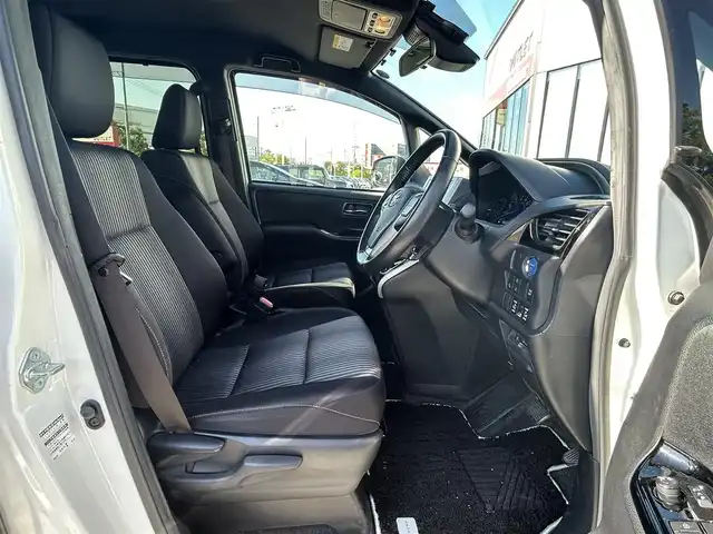 トヨタ ヴォクシー ハイブリッド ZS 煌Ⅱ 大阪府 2020(令2)年 6.3万km ホワイトパールクリスタルシャイン 純正１０インチナビ　/   フルセグＴＶ/CD/DVD/Bluetooth/USB　/バックモニター　/衝突軽減ブレーキ/リアコーナーセンサー/パーキングアシスト　/前席シートヒーター　/両側パワースライドドア/クルーズコントロール/レーンキープアシスト　/アイドリングストップ/オートマチックハイビーム　/前方ドライブレコーダー/純正16インチアルミホイール/プッシュスタート　/純正フロアマット/スマートキー　/ＥＴＣ　/ＬＥＤ