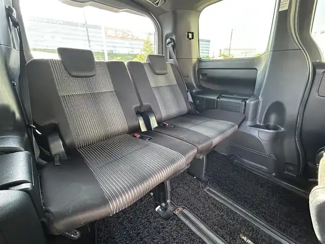 トヨタ ヴォクシー ハイブリッド ZS 煌Ⅱ 大阪府 2020(令2)年 6.3万km ホワイトパールクリスタルシャイン 純正１０インチナビ　/   フルセグＴＶ/CD/DVD/Bluetooth/USB　/バックモニター　/衝突軽減ブレーキ/リアコーナーセンサー/パーキングアシスト　/前席シートヒーター　/両側パワースライドドア/クルーズコントロール/レーンキープアシスト　/アイドリングストップ/オートマチックハイビーム　/前方ドライブレコーダー/純正16インチアルミホイール/プッシュスタート　/純正フロアマット/スマートキー　/ＥＴＣ　/ＬＥＤ