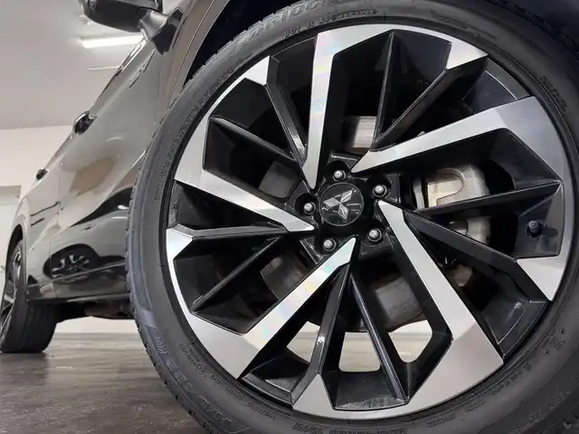 三菱 アウトランダー ＰＨＥＶ P 三重県 2022(令4)年 4.3万km アメジストブラック PHEV:プラグインハイブリッド/4WD/MTモード付CVT/9インチナビ/（AM/FM/TV/USB/iPod/Bluetooth/CarPlay/AndroidAuto）/マルチアラウンドモニター（移動物検知機能付）/BOSEプレミアムサウンドシステム（9スピーカー）/ビルトイン ETC2.0/e-Assist/・衝突被害軽減ブレーキ（FCM）/・踏み間違い衝突防止アシスト（EAPM）/・車線逸脱警報（LDW）＆逸脱防止支援（LDP）/・ふらつき警報（DAA）/・前方衝突予測警報（PFCW）/・MI-PILOT（レーダークルコン）/・標識認識システム（TSR）/・後側方衝突被害防止支援システム（ABSA）/・後側方車両検知警報（レーンチェンジアシスト機能付）（BSW/LCA）/・後退時車両検知警報（RCTA）/●パーキングセンサー/●ヒルディセントコントロール/など/装備/・本革シート（ブラック×サドルタン）/・シートヒーター（D/N/2nd左右）/・10wayメモリーパワーシート（D/N）/・HUD/・パワーバックドア/・左右後席独立オートエアコン/・100V AC電源（1500W）/・V2H用 DC電源（10kW）/・アダプティブLEDヘッドライト（ALH）/・ワイヤレス充電器/・保/取/ナビ取/充電ケーブル/・スマートキーx2/など