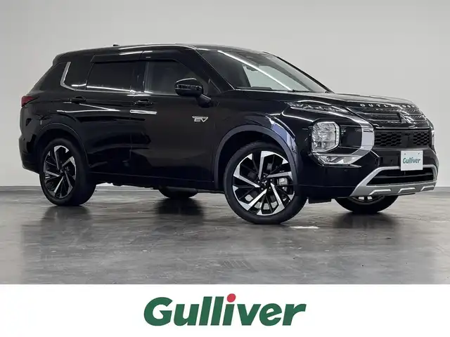 三菱 アウトランダー ＰＨＥＶ P 三重県 2022(令4)年 4.3万km アメジストブラック PHEV:プラグインハイブリッド/4WD/MTモード付CVT/9インチナビ/（AM/FM/TV/USB/iPod/Bluetooth/CarPlay/AndroidAuto）/マルチアラウンドモニター（移動物検知機能付）/BOSEプレミアムサウンドシステム（9スピーカー）/ビルトイン ETC2.0/e-Assist/・衝突被害軽減ブレーキ（FCM）/・踏み間違い衝突防止アシスト（EAPM）/・車線逸脱警報（LDW）＆逸脱防止支援（LDP）/・ふらつき警報（DAA）/・前方衝突予測警報（PFCW）/・MI-PILOT（レーダークルコン）/・標識認識システム（TSR）/・後側方衝突被害防止支援システム（ABSA）/・後側方車両検知警報（レーンチェンジアシスト機能付）（BSW/LCA）/・後退時車両検知警報（RCTA）/●パーキングセンサー/●ヒルディセントコントロール/など/装備/・本革シート（ブラック×サドルタン）/・シートヒーター（D/N/2nd左右）/・10wayメモリーパワーシート（D/N）/・HUD/・パワーバックドア/・左右後席独立オートエアコン/・100V AC電源（1500W）/・V2H用 DC電源（10kW）/・アダプティブLEDヘッドライト（ALH）/・ワイヤレス充電器/・保/取/ナビ取/充電ケーブル/・スマートキーx2/など
