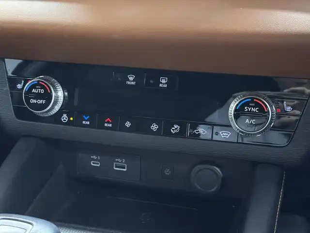 三菱 アウトランダー ＰＨＥＶ P 三重県 2022(令4)年 4.3万km アメジストブラック PHEV:プラグインハイブリッド/4WD/MTモード付CVT/9インチナビ/（AM/FM/TV/USB/iPod/Bluetooth/CarPlay/AndroidAuto）/マルチアラウンドモニター（移動物検知機能付）/BOSEプレミアムサウンドシステム（9スピーカー）/ビルトイン ETC2.0/e-Assist/・衝突被害軽減ブレーキ（FCM）/・踏み間違い衝突防止アシスト（EAPM）/・車線逸脱警報（LDW）＆逸脱防止支援（LDP）/・ふらつき警報（DAA）/・前方衝突予測警報（PFCW）/・MI-PILOT（レーダークルコン）/・標識認識システム（TSR）/・後側方衝突被害防止支援システム（ABSA）/・後側方車両検知警報（レーンチェンジアシスト機能付）（BSW/LCA）/・後退時車両検知警報（RCTA）/●パーキングセンサー/●ヒルディセントコントロール/など/装備/・本革シート（ブラック×サドルタン）/・シートヒーター（D/N/2nd左右）/・10wayメモリーパワーシート（D/N）/・HUD/・パワーバックドア/・左右後席独立オートエアコン/・100V AC電源（1500W）/・V2H用 DC電源（10kW）/・アダプティブLEDヘッドライト（ALH）/・ワイヤレス充電器/・保/取/ナビ取/充電ケーブル/・スマートキーx2/など