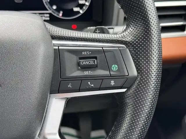 三菱 アウトランダー ＰＨＥＶ P 三重県 2022(令4)年 4.3万km アメジストブラック PHEV:プラグインハイブリッド/4WD/MTモード付CVT/9インチナビ/（AM/FM/TV/USB/iPod/Bluetooth/CarPlay/AndroidAuto）/マルチアラウンドモニター（移動物検知機能付）/BOSEプレミアムサウンドシステム（9スピーカー）/ビルトイン ETC2.0/e-Assist/・衝突被害軽減ブレーキ（FCM）/・踏み間違い衝突防止アシスト（EAPM）/・車線逸脱警報（LDW）＆逸脱防止支援（LDP）/・ふらつき警報（DAA）/・前方衝突予測警報（PFCW）/・MI-PILOT（レーダークルコン）/・標識認識システム（TSR）/・後側方衝突被害防止支援システム（ABSA）/・後側方車両検知警報（レーンチェンジアシスト機能付）（BSW/LCA）/・後退時車両検知警報（RCTA）/●パーキングセンサー/●ヒルディセントコントロール/など/装備/・本革シート（ブラック×サドルタン）/・シートヒーター（D/N/2nd左右）/・10wayメモリーパワーシート（D/N）/・HUD/・パワーバックドア/・左右後席独立オートエアコン/・100V AC電源（1500W）/・V2H用 DC電源（10kW）/・アダプティブLEDヘッドライト（ALH）/・ワイヤレス充電器/・保/取/ナビ取/充電ケーブル/・スマートキーx2/など