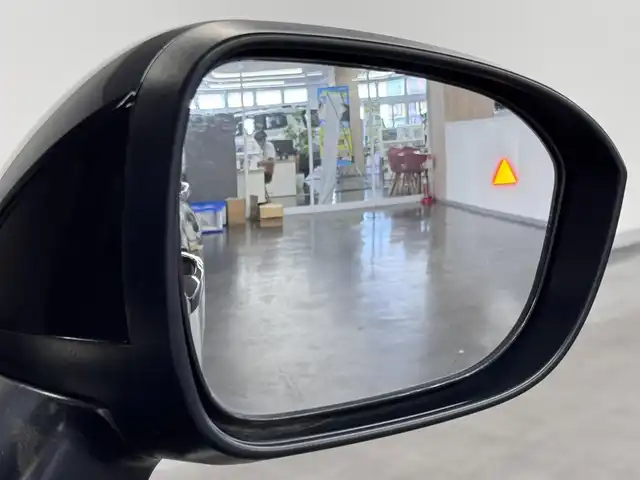 三菱 アウトランダー ＰＨＥＶ P 三重県 2022(令4)年 4.3万km アメジストブラック PHEV:プラグインハイブリッド/4WD/MTモード付CVT/9インチナビ/（AM/FM/TV/USB/iPod/Bluetooth/CarPlay/AndroidAuto）/マルチアラウンドモニター（移動物検知機能付）/BOSEプレミアムサウンドシステム（9スピーカー）/ビルトイン ETC2.0/e-Assist/・衝突被害軽減ブレーキ（FCM）/・踏み間違い衝突防止アシスト（EAPM）/・車線逸脱警報（LDW）＆逸脱防止支援（LDP）/・ふらつき警報（DAA）/・前方衝突予測警報（PFCW）/・MI-PILOT（レーダークルコン）/・標識認識システム（TSR）/・後側方衝突被害防止支援システム（ABSA）/・後側方車両検知警報（レーンチェンジアシスト機能付）（BSW/LCA）/・後退時車両検知警報（RCTA）/●パーキングセンサー/●ヒルディセントコントロール/など/装備/・本革シート（ブラック×サドルタン）/・シートヒーター（D/N/2nd左右）/・10wayメモリーパワーシート（D/N）/・HUD/・パワーバックドア/・左右後席独立オートエアコン/・100V AC電源（1500W）/・V2H用 DC電源（10kW）/・アダプティブLEDヘッドライト（ALH）/・ワイヤレス充電器/・保/取/ナビ取/充電ケーブル/・スマートキーx2/など