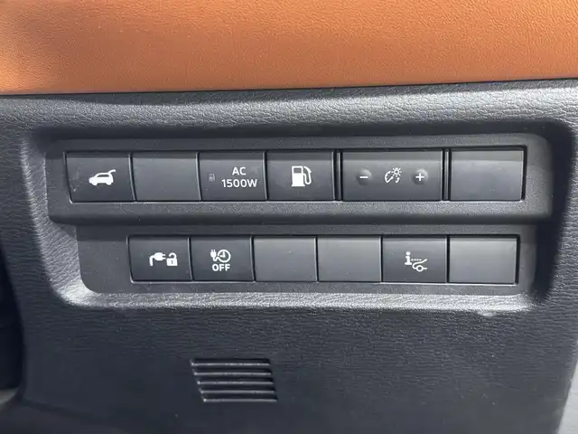 三菱 アウトランダー ＰＨＥＶ P 三重県 2022(令4)年 4.3万km アメジストブラック PHEV:プラグインハイブリッド/4WD/MTモード付CVT/9インチナビ/（AM/FM/TV/USB/iPod/Bluetooth/CarPlay/AndroidAuto）/マルチアラウンドモニター（移動物検知機能付）/BOSEプレミアムサウンドシステム（9スピーカー）/ビルトイン ETC2.0/e-Assist/・衝突被害軽減ブレーキ（FCM）/・踏み間違い衝突防止アシスト（EAPM）/・車線逸脱警報（LDW）＆逸脱防止支援（LDP）/・ふらつき警報（DAA）/・前方衝突予測警報（PFCW）/・MI-PILOT（レーダークルコン）/・標識認識システム（TSR）/・後側方衝突被害防止支援システム（ABSA）/・後側方車両検知警報（レーンチェンジアシスト機能付）（BSW/LCA）/・後退時車両検知警報（RCTA）/●パーキングセンサー/●ヒルディセントコントロール/など/装備/・本革シート（ブラック×サドルタン）/・シートヒーター（D/N/2nd左右）/・10wayメモリーパワーシート（D/N）/・HUD/・パワーバックドア/・左右後席独立オートエアコン/・100V AC電源（1500W）/・V2H用 DC電源（10kW）/・アダプティブLEDヘッドライト（ALH）/・ワイヤレス充電器/・保/取/ナビ取/充電ケーブル/・スマートキーx2/など