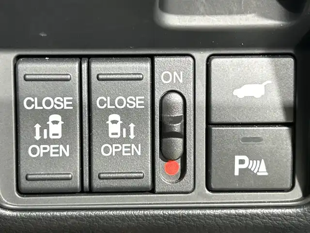 ホンダ オデッセイ ハイブリッド e:HEVアブソルート EXブラックED 神奈川県 2023(令5)年 3万km プレミアムヴィーナスブラックP 純正11.4型メモリーナビゲーション【LXM-247VFLi】/フルセグ　CD DVD　SD　USB　Bluetooth　HDMI　/マルチビューカメラ/両側電動スライドドア/パワーバックドア/ホンダセンシング/近距離衝突軽減ブレーキ/オートハイビーム/急アクセル抑制機能/衝突軽減ブレーキ/誤発進抑制機能/先行車発進お知らせ機能/アダブティブクルーズコントロール/レーンキープアシストシステム/LKAS車線維持支援システム/路外逸脱抑制機能/ブラインドスポットインフォメーション/踏み間違い衝突軽減システム/前後パーキングセンサー/革巻きステアリング/パドルシフト/本革シート/前席パワーシート/前席/後席左右シートヒーター/2列目電動オットマンシート/ECON/SPORT/ECO/EVモード/純正前後ドライブレコーダー/純正ビルトインETC/ワイヤレス充電/電動パーキングブレーキ/オートブレーキホールド/プッシュスタート/スマートキー/LEDヘッドランプ/LEDシーケンシャルターンランプ/オートライト/純正18インチアルミホイール