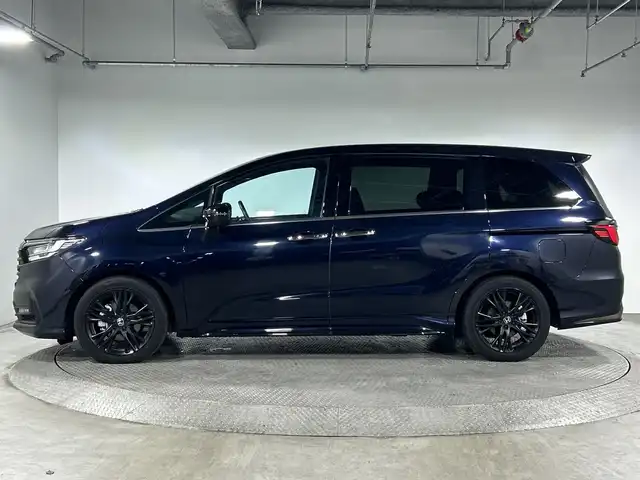 ホンダ オデッセイ ハイブリッド e:HEVアブソルート EXブラックED 神奈川県 2023(令5)年 3万km プレミアムヴィーナスブラックP 純正11.4型メモリーナビゲーション【LXM-247VFLi】/フルセグ　CD DVD　SD　USB　Bluetooth　HDMI　/マルチビューカメラ/両側電動スライドドア/パワーバックドア/ホンダセンシング/近距離衝突軽減ブレーキ/オートハイビーム/急アクセル抑制機能/衝突軽減ブレーキ/誤発進抑制機能/先行車発進お知らせ機能/アダブティブクルーズコントロール/レーンキープアシストシステム/LKAS車線維持支援システム/路外逸脱抑制機能/ブラインドスポットインフォメーション/踏み間違い衝突軽減システム/前後パーキングセンサー/革巻きステアリング/パドルシフト/本革シート/前席パワーシート/前席/後席左右シートヒーター/2列目電動オットマンシート/ECON/SPORT/ECO/EVモード/純正前後ドライブレコーダー/純正ビルトインETC/ワイヤレス充電/電動パーキングブレーキ/オートブレーキホールド/プッシュスタート/スマートキー/LEDヘッドランプ/LEDシーケンシャルターンランプ/オートライト/純正18インチアルミホイール