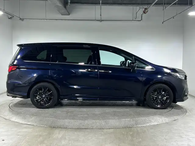 ホンダ オデッセイ ハイブリッド e:HEVアブソルート EXブラックED 神奈川県 2023(令5)年 3万km プレミアムヴィーナスブラックP 純正11.4型メモリーナビゲーション【LXM-247VFLi】/フルセグ　CD DVD　SD　USB　Bluetooth　HDMI　/マルチビューカメラ/両側電動スライドドア/パワーバックドア/ホンダセンシング/近距離衝突軽減ブレーキ/オートハイビーム/急アクセル抑制機能/衝突軽減ブレーキ/誤発進抑制機能/先行車発進お知らせ機能/アダブティブクルーズコントロール/レーンキープアシストシステム/LKAS車線維持支援システム/路外逸脱抑制機能/ブラインドスポットインフォメーション/踏み間違い衝突軽減システム/前後パーキングセンサー/革巻きステアリング/パドルシフト/本革シート/前席パワーシート/前席/後席左右シートヒーター/2列目電動オットマンシート/ECON/SPORT/ECO/EVモード/純正前後ドライブレコーダー/純正ビルトインETC/ワイヤレス充電/電動パーキングブレーキ/オートブレーキホールド/プッシュスタート/スマートキー/LEDヘッドランプ/LEDシーケンシャルターンランプ/オートライト/純正18インチアルミホイール