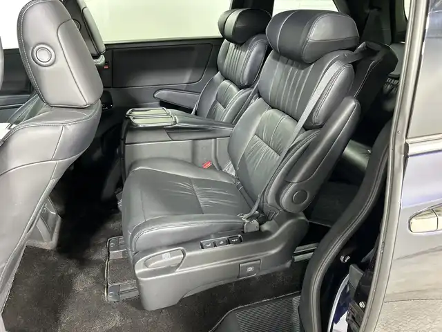 ホンダ オデッセイ ハイブリッド e:HEVアブソルート EXブラックED 神奈川県 2023(令5)年 3万km プレミアムヴィーナスブラックP 純正11.4型メモリーナビゲーション【LXM-247VFLi】/フルセグ　CD DVD　SD　USB　Bluetooth　HDMI　/マルチビューカメラ/両側電動スライドドア/パワーバックドア/ホンダセンシング/近距離衝突軽減ブレーキ/オートハイビーム/急アクセル抑制機能/衝突軽減ブレーキ/誤発進抑制機能/先行車発進お知らせ機能/アダブティブクルーズコントロール/レーンキープアシストシステム/LKAS車線維持支援システム/路外逸脱抑制機能/ブラインドスポットインフォメーション/踏み間違い衝突軽減システム/前後パーキングセンサー/革巻きステアリング/パドルシフト/本革シート/前席パワーシート/前席/後席左右シートヒーター/2列目電動オットマンシート/ECON/SPORT/ECO/EVモード/純正前後ドライブレコーダー/純正ビルトインETC/ワイヤレス充電/電動パーキングブレーキ/オートブレーキホールド/プッシュスタート/スマートキー/LEDヘッドランプ/LEDシーケンシャルターンランプ/オートライト/純正18インチアルミホイール