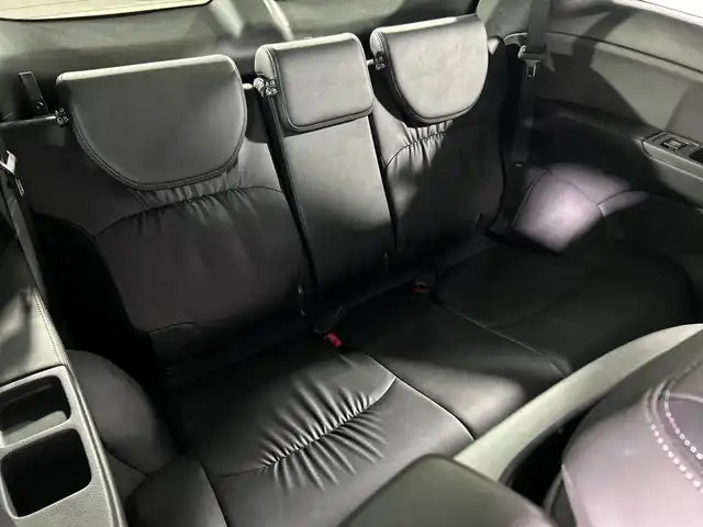 ホンダ オデッセイ ハイブリッド e:HEVアブソルート EXブラックED 神奈川県 2023(令5)年 3万km プレミアムヴィーナスブラックP 純正11.4型メモリーナビゲーション【LXM-247VFLi】/フルセグ　CD DVD　SD　USB　Bluetooth　HDMI　/マルチビューカメラ/両側電動スライドドア/パワーバックドア/ホンダセンシング/近距離衝突軽減ブレーキ/オートハイビーム/急アクセル抑制機能/衝突軽減ブレーキ/誤発進抑制機能/先行車発進お知らせ機能/アダブティブクルーズコントロール/レーンキープアシストシステム/LKAS車線維持支援システム/路外逸脱抑制機能/ブラインドスポットインフォメーション/踏み間違い衝突軽減システム/前後パーキングセンサー/革巻きステアリング/パドルシフト/本革シート/前席パワーシート/前席/後席左右シートヒーター/2列目電動オットマンシート/ECON/SPORT/ECO/EVモード/純正前後ドライブレコーダー/純正ビルトインETC/ワイヤレス充電/電動パーキングブレーキ/オートブレーキホールド/プッシュスタート/スマートキー/LEDヘッドランプ/LEDシーケンシャルターンランプ/オートライト/純正18インチアルミホイール