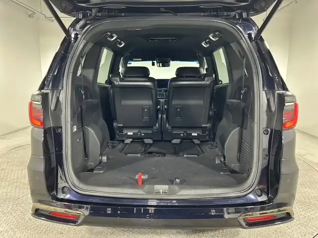 ホンダ オデッセイ ハイブリッド e:HEVアブソルート EXブラックED 神奈川県 2023(令5)年 3万km プレミアムヴィーナスブラックP 純正11.4型メモリーナビゲーション【LXM-247VFLi】/フルセグ　CD DVD　SD　USB　Bluetooth　HDMI　/マルチビューカメラ/両側電動スライドドア/パワーバックドア/ホンダセンシング/近距離衝突軽減ブレーキ/オートハイビーム/急アクセル抑制機能/衝突軽減ブレーキ/誤発進抑制機能/先行車発進お知らせ機能/アダブティブクルーズコントロール/レーンキープアシストシステム/LKAS車線維持支援システム/路外逸脱抑制機能/ブラインドスポットインフォメーション/踏み間違い衝突軽減システム/前後パーキングセンサー/革巻きステアリング/パドルシフト/本革シート/前席パワーシート/前席/後席左右シートヒーター/2列目電動オットマンシート/ECON/SPORT/ECO/EVモード/純正前後ドライブレコーダー/純正ビルトインETC/ワイヤレス充電/電動パーキングブレーキ/オートブレーキホールド/プッシュスタート/スマートキー/LEDヘッドランプ/LEDシーケンシャルターンランプ/オートライト/純正18インチアルミホイール