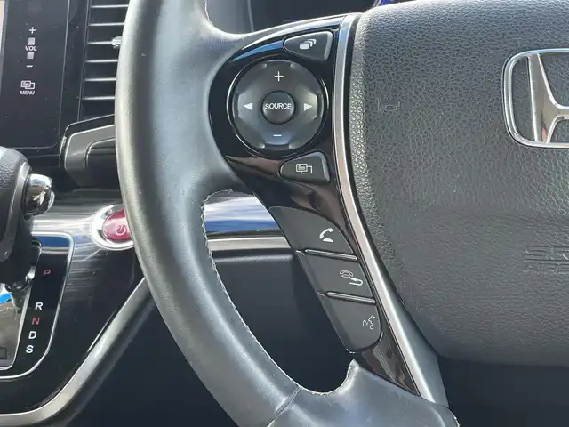 ホンダ オデッセイ ハイブリッド アブソルートセンシングアドバンP 東京都 2016(平28)年 4.9万km ホワイトオーキッドパール ホンダセンシング/衝突軽減ブレーキ/アダプティブクルーズコントロール/メーカーナビ/CD/DVD/BT/AM/FM/USB/HDMI/AppleCarplay/マルチビューモニター/両側パワースライドドア/運転席パワーシート（8ウェイ）/ハーフレザーシート/2列目サンシェード/ビルトインETC/LEDヘッドライト