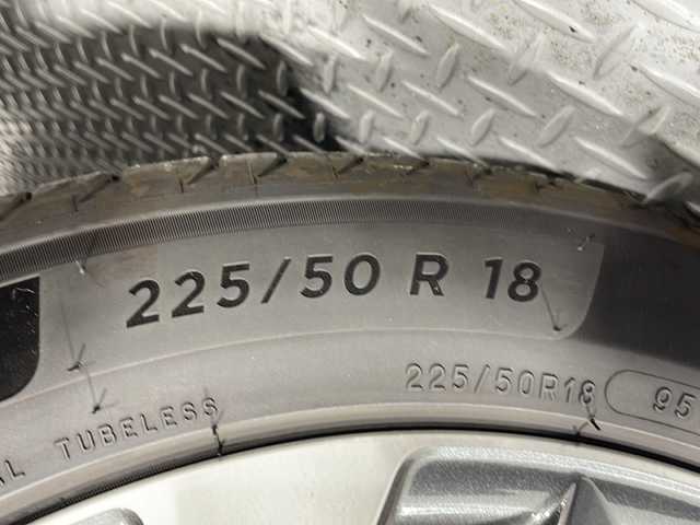 トヨタ カローラ クロス ハイブリッド Z 広島県 2024(令6)年 0.4万km プラチナホワイトパールマイカ 禁煙車/純正10.5型ディスプレイオーディオ/全周囲カメラ/シートヒーター/電動リアゲート/パーキングアシスト/レーダークルーズコントロール/ドラレコ/ＥＴＣ２．０/パワーシート/ブラインドスポットモニター/オートマチックハイビーム/エアバッグ(運転席/助手席/サイド/カーテン)/純正18インチアルミホイール(225/50/R18)