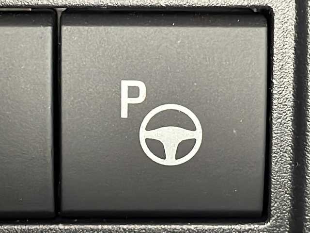 トヨタ カローラ クロス ハイブリッド Z 広島県 2024(令6)年 0.4万km プラチナホワイトパールマイカ 禁煙車/純正10.5型ディスプレイオーディオ/全周囲カメラ/シートヒーター/電動リアゲート/パーキングアシスト/レーダークルーズコントロール/ドラレコ/ＥＴＣ２．０/パワーシート/ブラインドスポットモニター/オートマチックハイビーム/エアバッグ(運転席/助手席/サイド/カーテン)/純正18インチアルミホイール(225/50/R18)