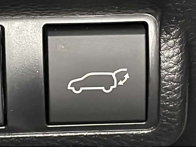 トヨタ カローラ クロス ハイブリッド Z 広島県 2024(令6)年 0.4万km プラチナホワイトパールマイカ 禁煙車/純正10.5型ディスプレイオーディオ/全周囲カメラ/シートヒーター/電動リアゲート/パーキングアシスト/レーダークルーズコントロール/ドラレコ/ＥＴＣ２．０/パワーシート/ブラインドスポットモニター/オートマチックハイビーム/エアバッグ(運転席/助手席/サイド/カーテン)/純正18インチアルミホイール(225/50/R18)