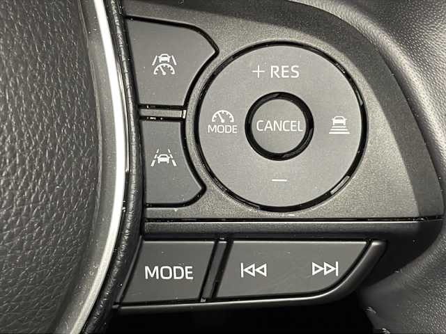 トヨタ カローラ クロス ハイブリッド Z 広島県 2024(令6)年 0.4万km プラチナホワイトパールマイカ 禁煙車/純正10.5型ディスプレイオーディオ/全周囲カメラ/シートヒーター/電動リアゲート/パーキングアシスト/レーダークルーズコントロール/ドラレコ/ＥＴＣ２．０/パワーシート/ブラインドスポットモニター/オートマチックハイビーム/エアバッグ(運転席/助手席/サイド/カーテン)/純正18インチアルミホイール(225/50/R18)