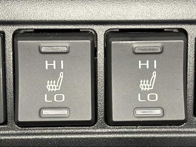 トヨタ カローラ クロス ハイブリッド Z 広島県 2024(令6)年 0.4万km プラチナホワイトパールマイカ 禁煙車/純正10.5型ディスプレイオーディオ/全周囲カメラ/シートヒーター/電動リアゲート/パーキングアシスト/レーダークルーズコントロール/ドラレコ/ＥＴＣ２．０/パワーシート/ブラインドスポットモニター/オートマチックハイビーム/エアバッグ(運転席/助手席/サイド/カーテン)/純正18インチアルミホイール(225/50/R18)