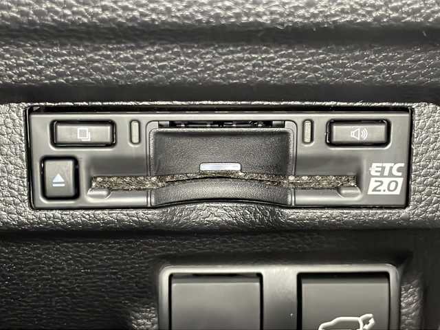 トヨタ カローラ クロス ハイブリッド Z 広島県 2024(令6)年 0.4万km プラチナホワイトパールマイカ 禁煙車/純正10.5型ディスプレイオーディオ/全周囲カメラ/シートヒーター/電動リアゲート/パーキングアシスト/レーダークルーズコントロール/ドラレコ/ＥＴＣ２．０/パワーシート/ブラインドスポットモニター/オートマチックハイビーム/エアバッグ(運転席/助手席/サイド/カーテン)/純正18インチアルミホイール(225/50/R18)