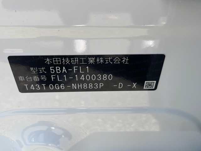ホンダ シビック RS 大阪府 2025(令7)年 0.1千km プラチナホワイトパール OPフロントバンパーガーニッシュ/OPテールゲートスポイラー（ウイングタイプ）/ホンダセンシング/・衝突軽減ブレーキ/・近距離衝突軽減ブレーキ/・歩行者事故低減ステアリング/・路外逸脱抑制機能/・渋滞追従機能付アダプティブクルーズコントロール/・車線維持支援システム/・先行車発進お知らせ機能/・標識認識機能/・オートハイビーム/・アダプティブドライビングビーム/・パーキングセンサーシステム/・ブラインドスポットインフォメーション/・後退出庫サポート/BOSEプレミアムサウンドシステム/９型ホンダコネクトディスプレイ/【Bluetooth/USB/スマホ連携】/バックカメラ/ビルトインETC2.0/ワイヤレス充電/ハーフレザーシート/D/N席パワーシート/D/N席シートヒーター/オートライト/フルLEDヘッドランプ/18インチ純正AW/取説/保証書/スマートキー/スペアキー