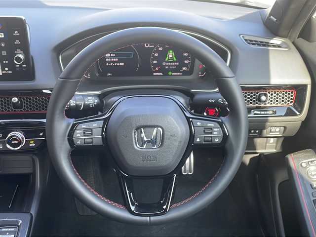 ホンダ シビック RS 大阪府 2025(令7)年 0.1千km プラチナホワイトパール OPフロントバンパーガーニッシュ/OPテールゲートスポイラー（ウイングタイプ）/ホンダセンシング/・衝突軽減ブレーキ/・近距離衝突軽減ブレーキ/・歩行者事故低減ステアリング/・路外逸脱抑制機能/・渋滞追従機能付アダプティブクルーズコントロール/・車線維持支援システム/・先行車発進お知らせ機能/・標識認識機能/・オートハイビーム/・アダプティブドライビングビーム/・パーキングセンサーシステム/・ブラインドスポットインフォメーション/・後退出庫サポート/BOSEプレミアムサウンドシステム/９型ホンダコネクトディスプレイ/【Bluetooth/USB/スマホ連携】/バックカメラ/ビルトインETC2.0/ワイヤレス充電/ハーフレザーシート/D/N席パワーシート/D/N席シートヒーター/オートライト/フルLEDヘッドランプ/18インチ純正AW/取説/保証書/スマートキー/スペアキー