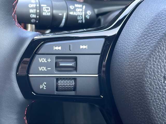 ホンダ シビック RS 大阪府 2025(令7)年 0.1千km プラチナホワイトパール OPフロントバンパーガーニッシュ/OPテールゲートスポイラー（ウイングタイプ）/ホンダセンシング/・衝突軽減ブレーキ/・近距離衝突軽減ブレーキ/・歩行者事故低減ステアリング/・路外逸脱抑制機能/・渋滞追従機能付アダプティブクルーズコントロール/・車線維持支援システム/・先行車発進お知らせ機能/・標識認識機能/・オートハイビーム/・アダプティブドライビングビーム/・パーキングセンサーシステム/・ブラインドスポットインフォメーション/・後退出庫サポート/BOSEプレミアムサウンドシステム/９型ホンダコネクトディスプレイ/【Bluetooth/USB/スマホ連携】/バックカメラ/ビルトインETC2.0/ワイヤレス充電/ハーフレザーシート/D/N席パワーシート/D/N席シートヒーター/オートライト/フルLEDヘッドランプ/18インチ純正AW/取説/保証書/スマートキー/スペアキー