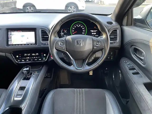 ホンダ ヴェゼル ハイブリッド RS ホンダセンシング 埼玉県 2021(令3)年 1.2万km クリスタルブラックパール /ワンオーナー//純正8型メモリナビ//フルセグTV//バックカメラ//CD/DVD/Bluetooth//アダプティブクルーズコントロール//ハーフレザーシート//前2席シートヒーター//ビルトインETC//スマートキーx2//LEDヘッドライト//LEDフォグ//CMBS衝突軽減ブレーキ//LKAS車線維持支援システム//W.サイド.カーテンエアバッグ//ABS//横滑り防止装置//前後ドライブレコーダー//パドルシフト//革巻きステアリング//ステアリングオーディオリモコン//オートライト//プライバシーガラス//ドアバイザー//純正18インチAW//新車時保証書//取扱説明書//ナビ取説