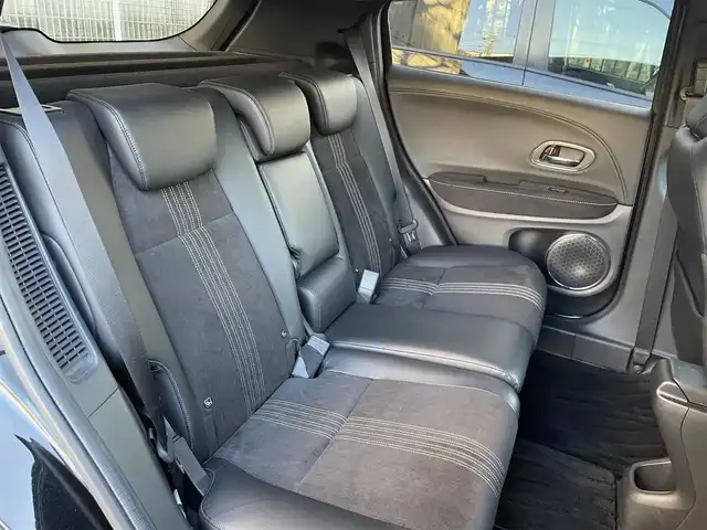 ホンダ ヴェゼル ハイブリッド RS ホンダセンシング 埼玉県 2021(令3)年 1.2万km クリスタルブラックパール /ワンオーナー//純正8型メモリナビ//フルセグTV//バックカメラ//CD/DVD/Bluetooth//アダプティブクルーズコントロール//ハーフレザーシート//前2席シートヒーター//ビルトインETC//スマートキーx2//LEDヘッドライト//LEDフォグ//CMBS衝突軽減ブレーキ//LKAS車線維持支援システム//W.サイド.カーテンエアバッグ//ABS//横滑り防止装置//前後ドライブレコーダー//パドルシフト//革巻きステアリング//ステアリングオーディオリモコン//オートライト//プライバシーガラス//ドアバイザー//純正18インチAW//新車時保証書//取扱説明書//ナビ取説