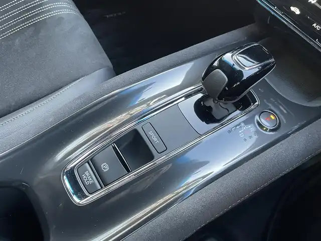 ホンダ ヴェゼル ハイブリッド RS ホンダセンシング 埼玉県 2021(令3)年 1.2万km クリスタルブラックパール /ワンオーナー//純正8型メモリナビ//フルセグTV//バックカメラ//CD/DVD/Bluetooth//アダプティブクルーズコントロール//ハーフレザーシート//前2席シートヒーター//ビルトインETC//スマートキーx2//LEDヘッドライト//LEDフォグ//CMBS衝突軽減ブレーキ//LKAS車線維持支援システム//W.サイド.カーテンエアバッグ//ABS//横滑り防止装置//前後ドライブレコーダー//パドルシフト//革巻きステアリング//ステアリングオーディオリモコン//オートライト//プライバシーガラス//ドアバイザー//純正18インチAW//新車時保証書//取扱説明書//ナビ取説