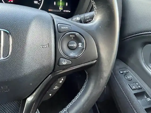 ホンダ ヴェゼル ハイブリッド RS ホンダセンシング 埼玉県 2021(令3)年 1.2万km クリスタルブラックパール /ワンオーナー//純正8型メモリナビ//フルセグTV//バックカメラ//CD/DVD/Bluetooth//アダプティブクルーズコントロール//ハーフレザーシート//前2席シートヒーター//ビルトインETC//スマートキーx2//LEDヘッドライト//LEDフォグ//CMBS衝突軽減ブレーキ//LKAS車線維持支援システム//W.サイド.カーテンエアバッグ//ABS//横滑り防止装置//前後ドライブレコーダー//パドルシフト//革巻きステアリング//ステアリングオーディオリモコン//オートライト//プライバシーガラス//ドアバイザー//純正18インチAW//新車時保証書//取扱説明書//ナビ取説