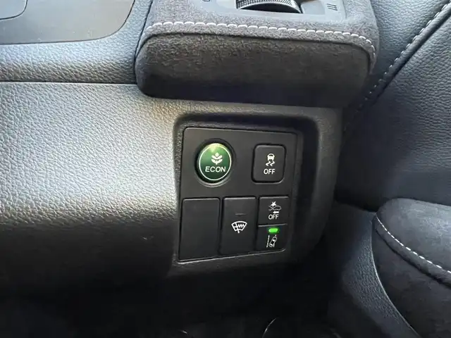 ホンダ ヴェゼル ハイブリッド RS ホンダセンシング 埼玉県 2021(令3)年 1.2万km クリスタルブラックパール /ワンオーナー//純正8型メモリナビ//フルセグTV//バックカメラ//CD/DVD/Bluetooth//アダプティブクルーズコントロール//ハーフレザーシート//前2席シートヒーター//ビルトインETC//スマートキーx2//LEDヘッドライト//LEDフォグ//CMBS衝突軽減ブレーキ//LKAS車線維持支援システム//W.サイド.カーテンエアバッグ//ABS//横滑り防止装置//前後ドライブレコーダー//パドルシフト//革巻きステアリング//ステアリングオーディオリモコン//オートライト//プライバシーガラス//ドアバイザー//純正18インチAW//新車時保証書//取扱説明書//ナビ取説