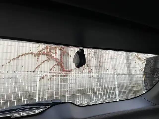 ホンダ ヴェゼル ハイブリッド RS ホンダセンシング 埼玉県 2021(令3)年 1.2万km クリスタルブラックパール /ワンオーナー//純正8型メモリナビ//フルセグTV//バックカメラ//CD/DVD/Bluetooth//アダプティブクルーズコントロール//ハーフレザーシート//前2席シートヒーター//ビルトインETC//スマートキーx2//LEDヘッドライト//LEDフォグ//CMBS衝突軽減ブレーキ//LKAS車線維持支援システム//W.サイド.カーテンエアバッグ//ABS//横滑り防止装置//前後ドライブレコーダー//パドルシフト//革巻きステアリング//ステアリングオーディオリモコン//オートライト//プライバシーガラス//ドアバイザー//純正18インチAW//新車時保証書//取扱説明書//ナビ取説