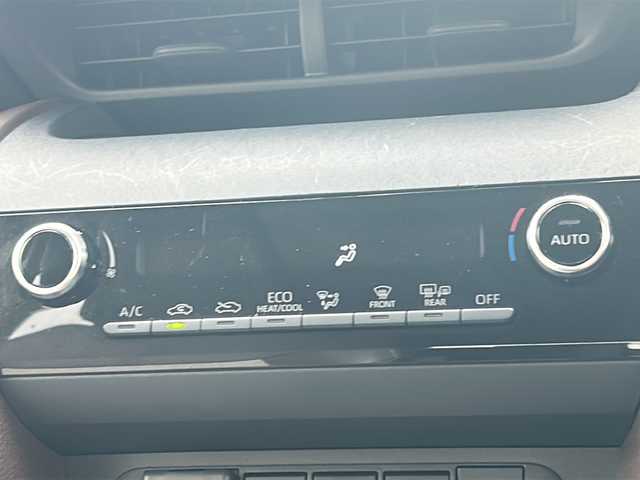 トヨタ ヤリスクロス ハイブリッド Z 三重県 2020(令2)年 2.9万km ホワイトパールクリスタルシャイン 禁煙/純正ナビ/AplleCarPlay/バックカメラ/純正ドライブレコーダー/ビルトインETC/BSM/シートヒーター/レーンキープアシスト/レーダークルーズコントロール/衝突被害軽減システム/標識認識システム/USB給電/純正18インチAW/スペアタイヤ