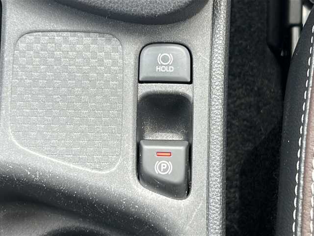 トヨタ ヤリスクロス ハイブリッド Z 三重県 2020(令2)年 2.9万km ホワイトパールクリスタルシャイン 禁煙/純正ナビ/AplleCarPlay/バックカメラ/純正ドライブレコーダー/ビルトインETC/BSM/シートヒーター/レーンキープアシスト/レーダークルーズコントロール/衝突被害軽減システム/標識認識システム/USB給電/純正18インチAW/スペアタイヤ