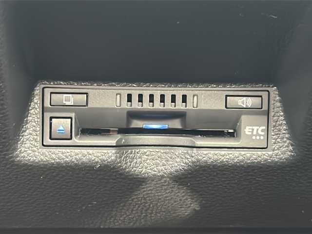 トヨタ ヤリスクロス ハイブリッド Z 三重県 2020(令2)年 2.9万km ホワイトパールクリスタルシャイン 禁煙/純正ナビ/AplleCarPlay/バックカメラ/純正ドライブレコーダー/ビルトインETC/BSM/シートヒーター/レーンキープアシスト/レーダークルーズコントロール/衝突被害軽減システム/標識認識システム/USB給電/純正18インチAW/スペアタイヤ