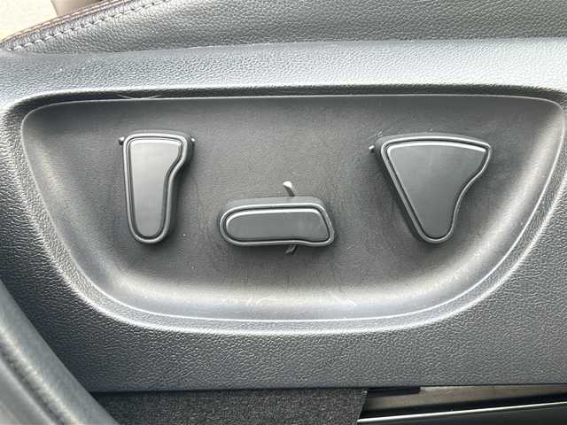 トヨタ ヤリスクロス ハイブリッド Z 三重県 2020(令2)年 2.9万km ホワイトパールクリスタルシャイン 禁煙/純正ナビ/AplleCarPlay/バックカメラ/純正ドライブレコーダー/ビルトインETC/BSM/シートヒーター/レーンキープアシスト/レーダークルーズコントロール/衝突被害軽減システム/標識認識システム/USB給電/純正18インチAW/スペアタイヤ