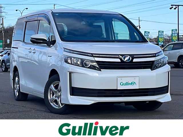 トヨタ ヴォクシー ハイブリッド X 道央・札幌 2014(平26)年 8.4万km ホワイトパールクリスタルシャイン ワンオーナー/純正ディーラーOPナビ/CD/DVD/BT/フルセグ/寒冷地仕様/純正フリップダウンモニター/横滑り防止装置/バックカメラ/ビルトインETC/EVMODE/ECOMODE/PWRMODE/片側パワースライドドア/ワイパーデアイサー/ステアリングリモコン/プッシュスタート/スマートキー/LEDヘッドライト/オートライト/電動格納ミラー/ウィンカーミラー/ドアバイザー/スペアキー/純正リモートスタート/純正AW付夏タイヤ積込/195/65/R15/2020年/4mm