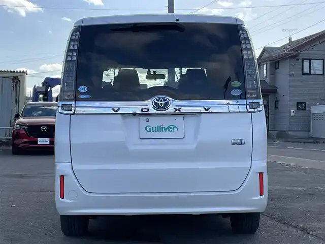 トヨタ ヴォクシー ハイブリッド X 道央・札幌 2014(平26)年 8.4万km ホワイトパールクリスタルシャイン ワンオーナー/純正ディーラーOPナビ/CD/DVD/BT/フルセグ/寒冷地仕様/純正フリップダウンモニター/横滑り防止装置/バックカメラ/ビルトインETC/EVMODE/ECOMODE/PWRMODE/片側パワースライドドア/ワイパーデアイサー/ステアリングリモコン/プッシュスタート/スマートキー/LEDヘッドライト/オートライト/電動格納ミラー/ウィンカーミラー/ドアバイザー/スペアキー/純正リモートスタート/純正AW付夏タイヤ積込/195/65/R15/2020年/4mm