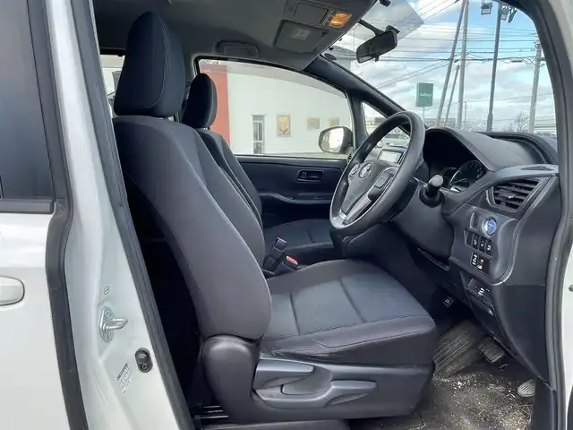 トヨタ ヴォクシー ハイブリッド X 道央・札幌 2014(平26)年 8.4万km ホワイトパールクリスタルシャイン ワンオーナー/純正ディーラーOPナビ/CD/DVD/BT/フルセグ/寒冷地仕様/純正フリップダウンモニター/横滑り防止装置/バックカメラ/ビルトインETC/EVMODE/ECOMODE/PWRMODE/片側パワースライドドア/ワイパーデアイサー/ステアリングリモコン/プッシュスタート/スマートキー/LEDヘッドライト/オートライト/電動格納ミラー/ウィンカーミラー/ドアバイザー/スペアキー/純正リモートスタート/純正AW付夏タイヤ積込/195/65/R15/2020年/4mm