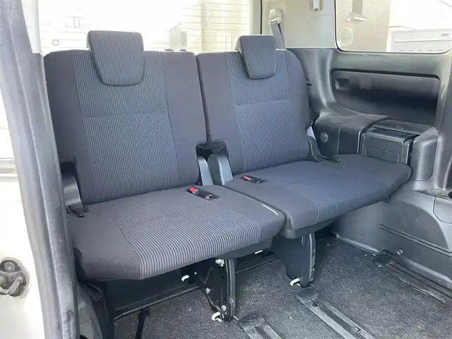 トヨタ ヴォクシー ハイブリッド X 道央・札幌 2014(平26)年 8.4万km ホワイトパールクリスタルシャイン ワンオーナー/純正ディーラーOPナビ/CD/DVD/BT/フルセグ/寒冷地仕様/純正フリップダウンモニター/横滑り防止装置/バックカメラ/ビルトインETC/EVMODE/ECOMODE/PWRMODE/片側パワースライドドア/ワイパーデアイサー/ステアリングリモコン/プッシュスタート/スマートキー/LEDヘッドライト/オートライト/電動格納ミラー/ウィンカーミラー/ドアバイザー/スペアキー/純正リモートスタート/純正AW付夏タイヤ積込/195/65/R15/2020年/4mm