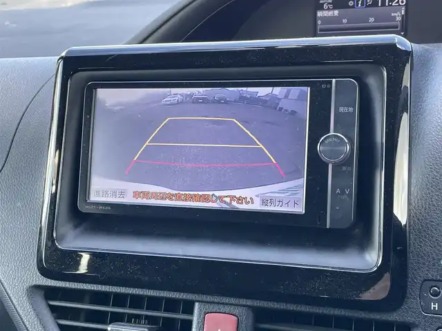 トヨタ ヴォクシー ハイブリッド X 道央・札幌 2014(平26)年 8.4万km ホワイトパールクリスタルシャイン ワンオーナー/純正ディーラーOPナビ/CD/DVD/BT/フルセグ/寒冷地仕様/純正フリップダウンモニター/横滑り防止装置/バックカメラ/ビルトインETC/EVMODE/ECOMODE/PWRMODE/片側パワースライドドア/ワイパーデアイサー/ステアリングリモコン/プッシュスタート/スマートキー/LEDヘッドライト/オートライト/電動格納ミラー/ウィンカーミラー/ドアバイザー/スペアキー/純正リモートスタート/純正AW付夏タイヤ積込/195/65/R15/2020年/4mm