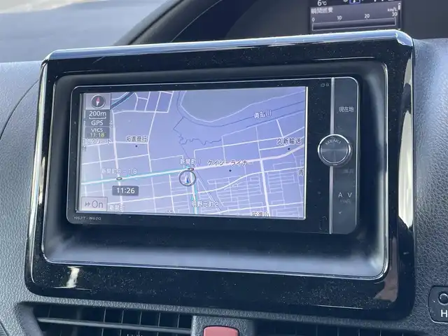 トヨタ ヴォクシー ハイブリッド X 道央・札幌 2014(平26)年 8.4万km ホワイトパールクリスタルシャイン ワンオーナー/純正ディーラーOPナビ/CD/DVD/BT/フルセグ/寒冷地仕様/純正フリップダウンモニター/横滑り防止装置/バックカメラ/ビルトインETC/EVMODE/ECOMODE/PWRMODE/片側パワースライドドア/ワイパーデアイサー/ステアリングリモコン/プッシュスタート/スマートキー/LEDヘッドライト/オートライト/電動格納ミラー/ウィンカーミラー/ドアバイザー/スペアキー/純正リモートスタート/純正AW付夏タイヤ積込/195/65/R15/2020年/4mm