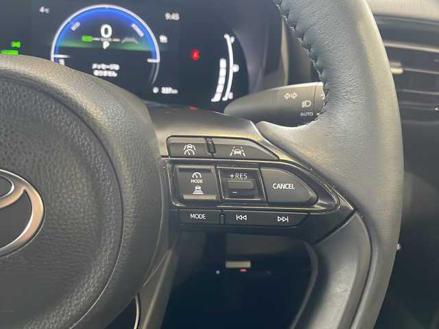 トヨタ ヤリス ハイブリッド Z 秋田県 2024(令6)年 1.1万km プラチナホワイトパールマイカ ワンオーナー/寒冷地仕様/純正8インチディスプレイオーディオ/ナビ　Bluetooth　USB　HDMI　ラジオ　DTV　Miracast/パノラミックビューモニター /レーントレーシングアシスト/LEDヘッドライト/前席シートヒーター/ハーフレザーシート/純正フロアマット/ビルトインETC/レーダークルーズコントロール/ドライブレコーダー前後タイプ/オートライト/オートハイビーム/ステアリングヒーター/ヘッドアップディスプレイ/ステアリングリモコン/プリクラッシュセーフティー/アイドリングストップ/プッシュスタート/スマートキー