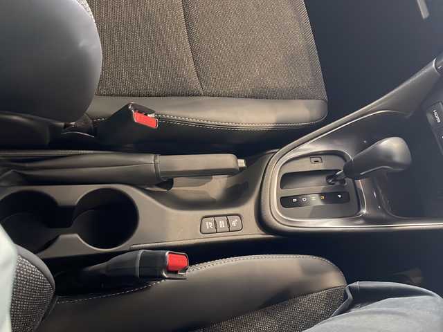 トヨタ ヤリス ハイブリッド Z 秋田県 2024(令6)年 1.1万km プラチナホワイトパールマイカ ワンオーナー/寒冷地仕様/純正8インチディスプレイオーディオ/ナビ　Bluetooth　USB　HDMI　ラジオ　DTV　Miracast/パノラミックビューモニター /レーントレーシングアシスト/LEDヘッドライト/前席シートヒーター/ハーフレザーシート/純正フロアマット/ビルトインETC/レーダークルーズコントロール/ドライブレコーダー前後タイプ/オートライト/オートハイビーム/ステアリングヒーター/ヘッドアップディスプレイ/ステアリングリモコン/プリクラッシュセーフティー/アイドリングストップ/プッシュスタート/スマートキー