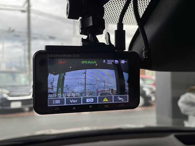 トヨタ ヤリス ハイブリッド Z 秋田県 2024(令6)年 1.1万km プラチナホワイトパールマイカ ワンオーナー/寒冷地仕様/純正8インチディスプレイオーディオ/ナビ　Bluetooth　USB　HDMI　ラジオ　DTV　Miracast/パノラミックビューモニター /レーントレーシングアシスト/LEDヘッドライト/前席シートヒーター/ハーフレザーシート/純正フロアマット/ビルトインETC/レーダークルーズコントロール/ドライブレコーダー前後タイプ/オートライト/オートハイビーム/ステアリングヒーター/ヘッドアップディスプレイ/ステアリングリモコン/プリクラッシュセーフティー/アイドリングストップ/プッシュスタート/スマートキー