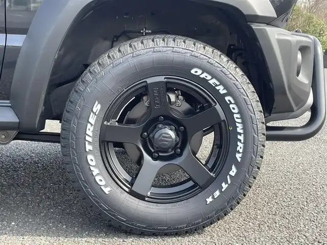スズキ ジムニー シエラ JC 千葉県 2021(令3)年 0.7万km ブルーイッシュブラックパール3 AIS検査済み/パナソニック8インチナビ（社外）/フルセグテレビ/クルーズコントロール/ヘッドライトウォッシャー/ETC/ドライブレコーダー/バックカメラ/フロントカメラ（社外）/CL LINKルーフラック（社外）/1インチリフトアップキット（社外）/シートカバー（社外）/前席シートヒーター/衝突被害軽減ブレーキ/ヒルディセントコントロール/オートマチックハイビーム/純正LEDヘッドライト/16インチAW　ファーム　Ｊレボリューション（社外）/モンスタ　テレーングリッパー新品タイヤ（社外）/カーボンダクトグリル（社外）/ブルバー（社外）/スモークサイドマーカー（社外）/フロントカメラモニター