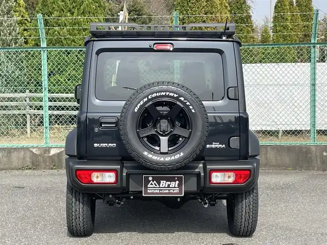 スズキ ジムニー シエラ JC 千葉県 2021(令3)年 0.7万km ブルーイッシュブラックパール3 AIS検査済み/パナソニック8インチナビ（社外）/フルセグテレビ/クルーズコントロール/ヘッドライトウォッシャー/ETC/ドライブレコーダー/バックカメラ/フロントカメラ（社外）/CL LINKルーフラック（社外）/1インチリフトアップキット（社外）/シートカバー（社外）/前席シートヒーター/衝突被害軽減ブレーキ/ヒルディセントコントロール/オートマチックハイビーム/純正LEDヘッドライト/16インチAW　ファーム　Ｊレボリューション（社外）/モンスタ　テレーングリッパー新品タイヤ（社外）/カーボンダクトグリル（社外）/ブルバー（社外）/スモークサイドマーカー（社外）/フロントカメラモニター