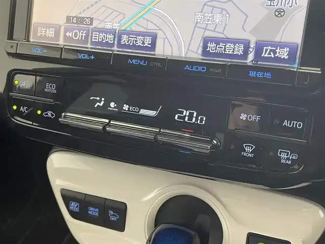 トヨタ プリウス A プレミアム 滋賀県 2016(平28)年 5.4万km スティールブロンドM 禁煙車/純正9型ナビ/CD.DVD.Bluetooth.フルセグ/バックカメラ/トヨタセーフティセンス/・プリクラッシュセーフティ/・レーンディパーチャーアラート/・オートマチックハイビーム/・レーダークルーズコントロール/LEDヘッドライト/前席シートヒーター/D席パワーシート/本革黒シート/ヘッドアップディスプレイ/クリアランスソナー/ブラインドスポットモニター/社外エアロ/パーキングアシスト/純正前方ドライブレコーダー/ビルトインETC