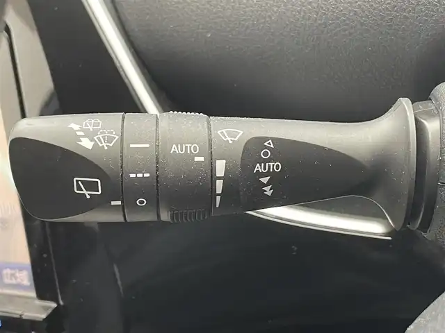 トヨタ プリウス A プレミアム 滋賀県 2016(平28)年 5.4万km スティールブロンドM 禁煙車/純正9型ナビ/CD.DVD.Bluetooth.フルセグ/バックカメラ/トヨタセーフティセンス/・プリクラッシュセーフティ/・レーンディパーチャーアラート/・オートマチックハイビーム/・レーダークルーズコントロール/LEDヘッドライト/前席シートヒーター/D席パワーシート/本革黒シート/ヘッドアップディスプレイ/クリアランスソナー/ブラインドスポットモニター/社外エアロ/パーキングアシスト/純正前方ドライブレコーダー/ビルトインETC